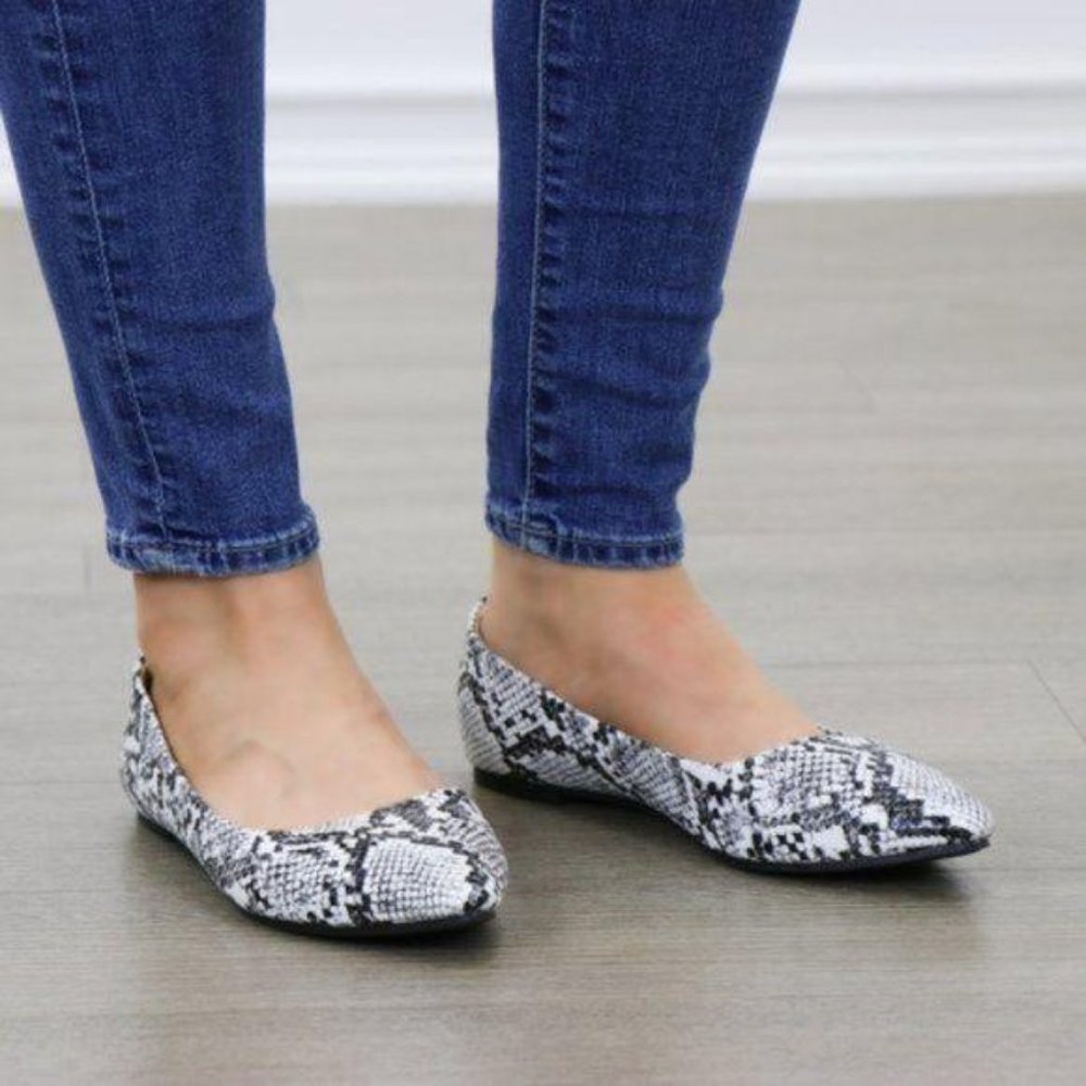 Python Snake Print Pointy Toe Flat Shoes - Picture 2 of 9